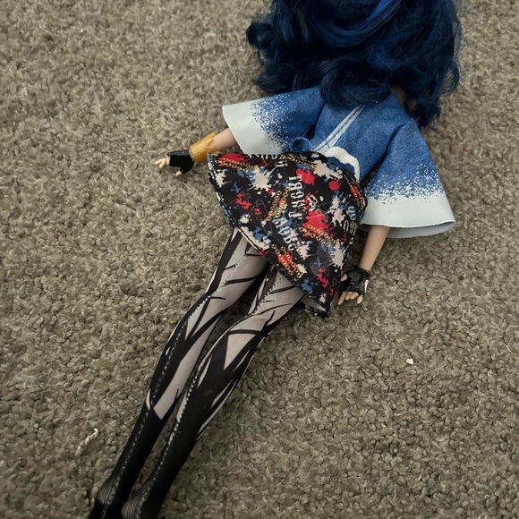 Desendants Isle of the Lost Evie Doll 2014 Disney Hasboro Blue Hair Barbie - Picture 4 of 7
